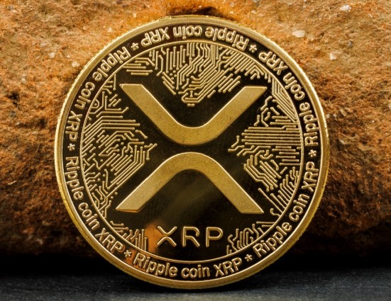XRP在闪电崩盘后大幅反弹，重新返回2.47美元的支撑位